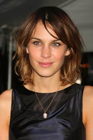 96764-alexa-chung-2009-11-19-twilight-saga-new-moo.jpg