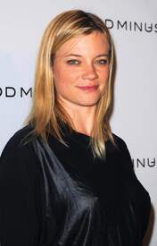 Amy Smart_LaunchofINADDMINUSFlagshipStore_J0001_Nov18_001.jpg