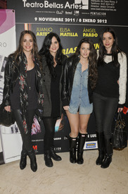 Dafne_Fernandez_Historias_de_un_Karaoke_Premiere_In_Madrid_November_10_2011_004.jpg