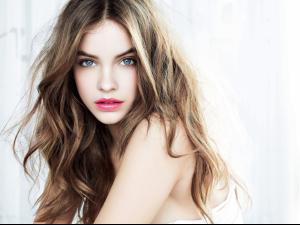 lopa_b_palvin_rouge_caresse.jpg