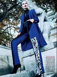 julia-borawska-by-kevin-sinclair-for-vogue-mexico-november-2013-4.jpg