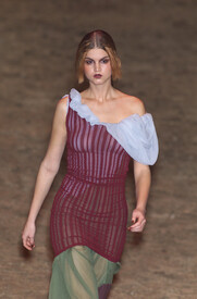 Jean Paul Gaultier Spring 2001 QIbPHpM77KNx.jpg