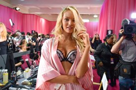 1011023521700_04_Candice Swanepoel at the 2015 Victoria's Secret Fashion Show.jpg