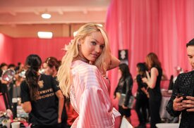 1011023521700_09_Candice Swanepoel at the 2015 Victoria's Secret Fashion Show_09.jpg