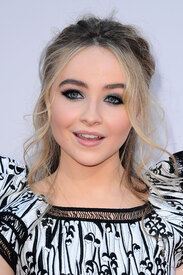 Sabrina_Carpenter_17.jpg