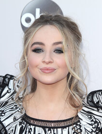 Sabrina_Carpenter_36.jpg