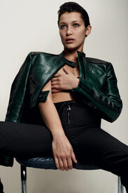 Dazed-Winter_2015-16-Bella_Hadid-by-Collier_Schorr.jpg