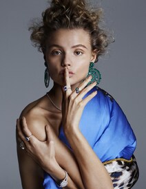 Vogue_Spain-Jewelry-December_2015-Alvaro_Beamud_Cortes-Magdalena_Frackowiak-03.jpg