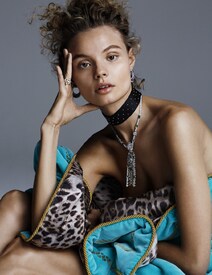 Vogue_Spain-Jewelry-December_2015-Alvaro_Beamud_Cortes-Magdalena_Frackowiak-08.jpg