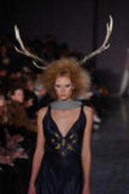 Victor_and_Rolf_Fall_2004_06.jpg