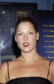 Ali_Larter_NF_2002_09_04_Premiere_igbygoesdown_002.jpg