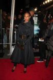 th_Jada_Pinkett_Smith_-_Premiere_of_21The_Day_The_Earth_Stood_Still62_CU_ISA_01.jpg