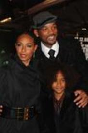 th_Jada_Pinkett_Smith_-_Premiere_of_81The_Day_The_Earth_Stood_Still13_CU_ISA_09.jpg