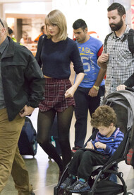 tswift131215BZNimage1.jpg