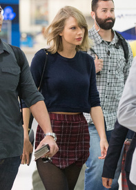 tswift131215BZNimage13.jpg