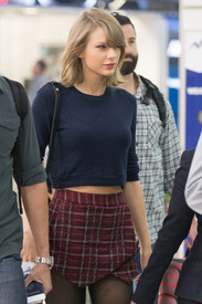 tswift131215BZNimage16.jpg