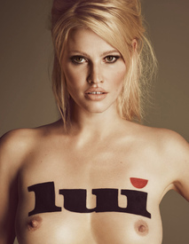 LUI-December_2015-January_2016-41-Lara_Stone-by-Luigi_and_Iango.jpg