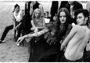 Peter-Lindbergh-SARA-DAYKIN-TABITHA-SIMMONS-TATUM-TRISH-GOFF-ZDENKA-VOGUE-ITALY-BEAUDUC-FRANCE-1999.jpg