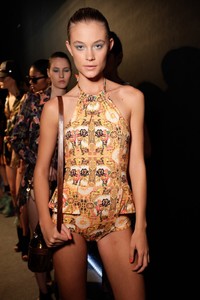 backstage-teca-spfw-verao2013-261-654x981.jpg