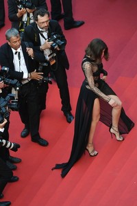 Unknown+Girl+La+Fille+Inconnue+Red+Carpet+VFqQF9d9d5il.jpg