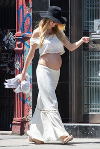 Candice-Swanepoel-Showing-Her-Baby-Bump-Crop-Top (1).jpg