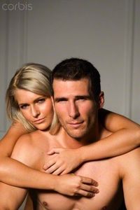 couple posing on bed124.jpg