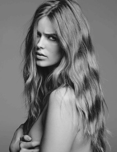 Robyn Lawley.jpg