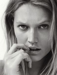 Madame-Figaro-July-15-2016-Toni-Garrn-by-Philip-Gay-03.jpg