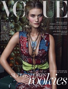 Rosie_Huntington_Whiteley_Vogue_Korea_November_2.jpg