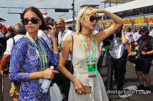 f1-hungarian-gp-2016-loevely-girls-on-the-grid.jpg