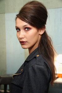 Bella+Hadid+Anna+Sui+Backstage+September+2016+PBqR8V6A9-Mx.jpg