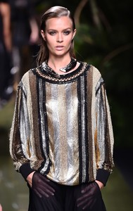 Balmain+Runway+Paris+Fashion+Week+Womenswear+rnmc5h-oq8ix.jpg