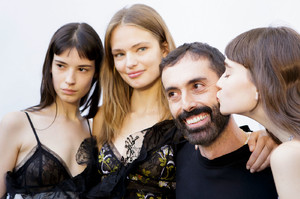 Giambattista+Valli+Spring+2017+Backstage+aKAUGD3P34Dx.jpg