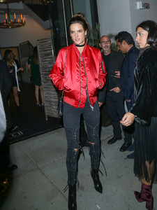 Alessandra+Ambrosio+Alessandra+Ambrosio+Seen+GD-vhTGzR_5x.jpg