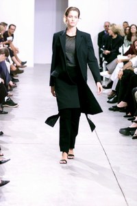 HELMUT-LANG-SPRING-1999-RTW-01.JPG