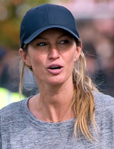 giseleb101016BZNimage3.jpg