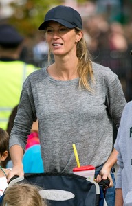 giseleb101016BZNimage6.jpg