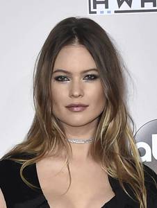 behati-prinsloo-amas-2016-ap-images11(1)__oPt.jpg