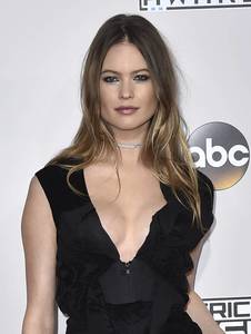 behati-prinsloo-amas-2016-ap-images11__oPt.jpg