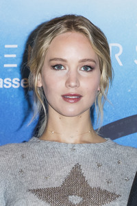 jlaw291116ZNimage2.jpg