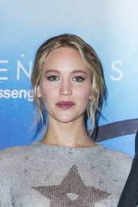 jlaw291116ZNimage8.jpg