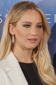 jlaw301116ZNimage4.jpg