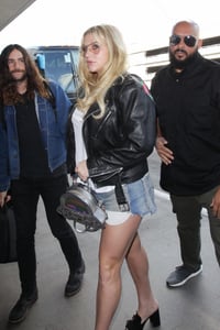 kesha181116ZNimage1.jpg