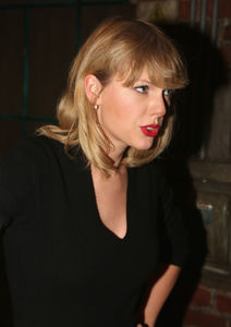 tswift261116ZNimage42.jpg