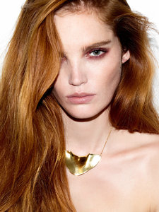 Alexina Graham-CR_Beauty_Alexina8136+1.jpg