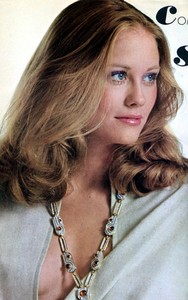 Cybill Shepherd - green blouse.jpg