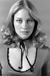 Cybill Shepherd - lowcut top.jpg