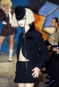 JOHN-GALLIANO-FALL-1997-RTW-055.jpg