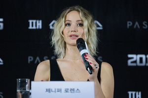 jlaw161216BZNimage11.jpg