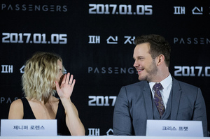 jlaw161216BZNimage12.jpg